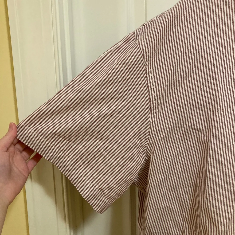 🌟2/$20 NWT Old Navy stripped button down shirt - Picture 5 of 7